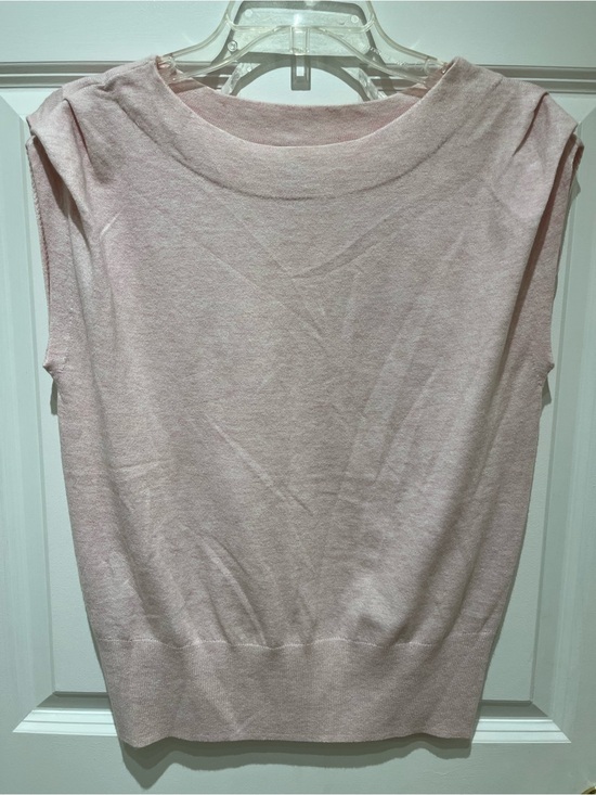 Ann Taylor Sweaters - EUC Ann Taylor Soft Blush Sleeveless Crewneck Sweater Top